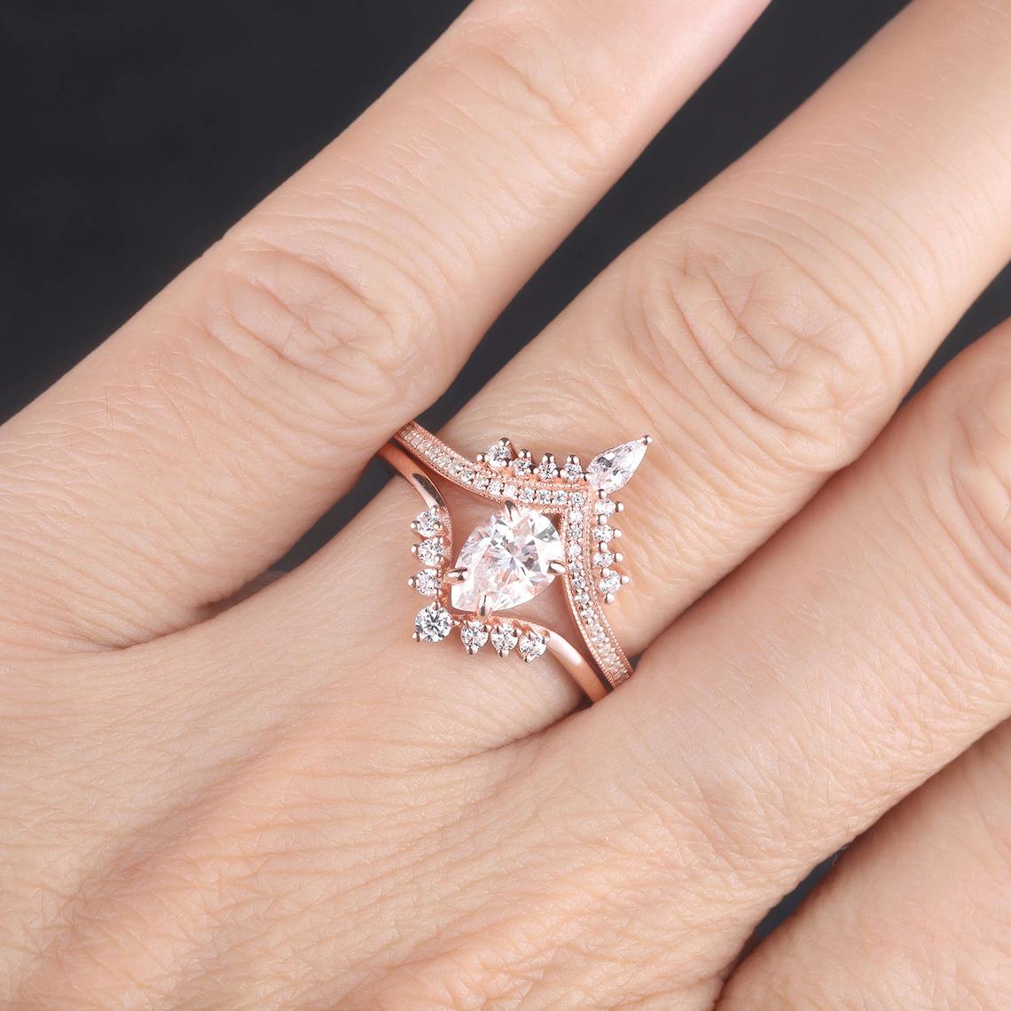 Vintage Moissanite Engagement Ring Set Rose Gold Pear Moissanite Bridal Set Curved Wedding Band Promise Anniversary Ring Antique